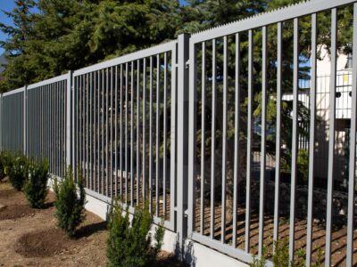 Nowoczesne ogrodzenie, czyli nowoczesne przęsło ogrodzeniowe Security - Stalowe posesyjne ogrodzenie palisadowe Security - sklep z ogrodzeniami OGRODZENIE Nowoczesne